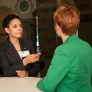 Elisa Sohlman interviewing Anna-Karin Hatt